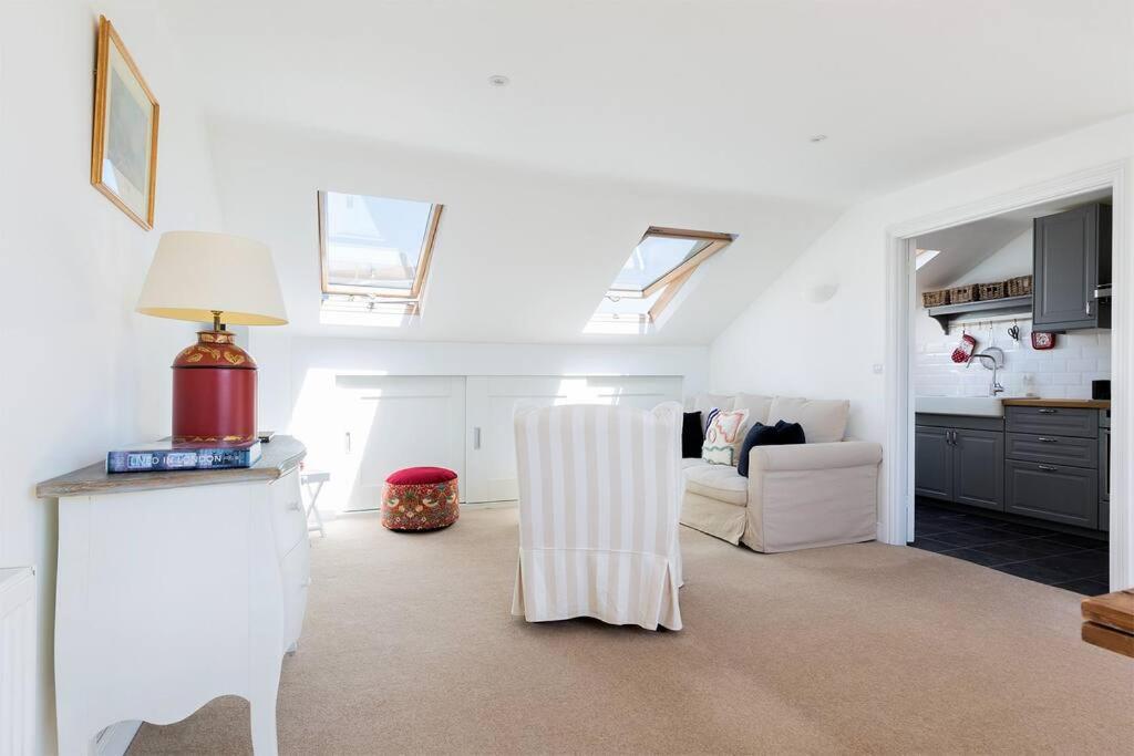 Spacious 3 Bedroom Flat With Terrace London Exterior photo