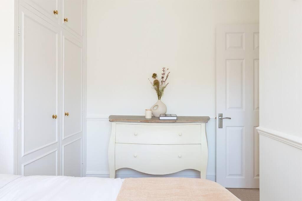 Spacious 3 Bedroom Flat With Terrace London Exterior photo